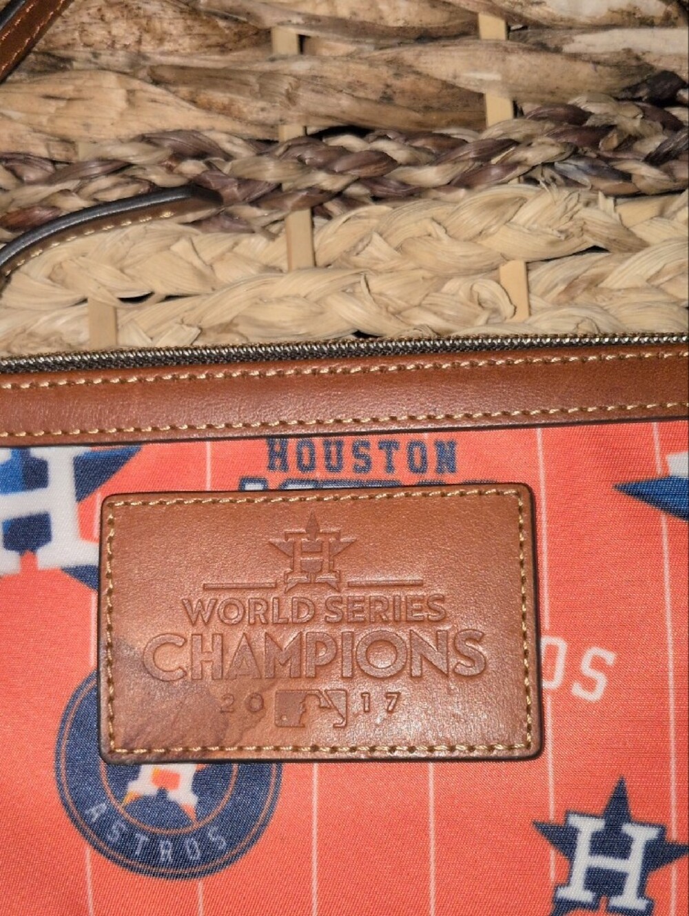 Dooney & Bourke Orange Houston Astros Logo Wristlet - Picture 5 of 6